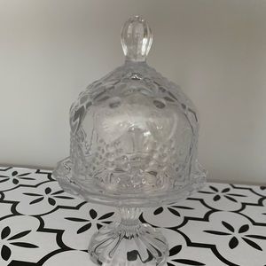 Heart embossed retro cupcake stand with lid